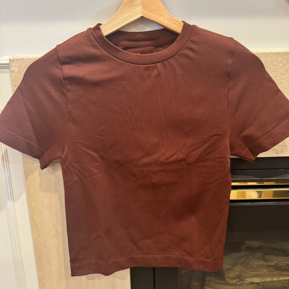 High neck cropped tshirt